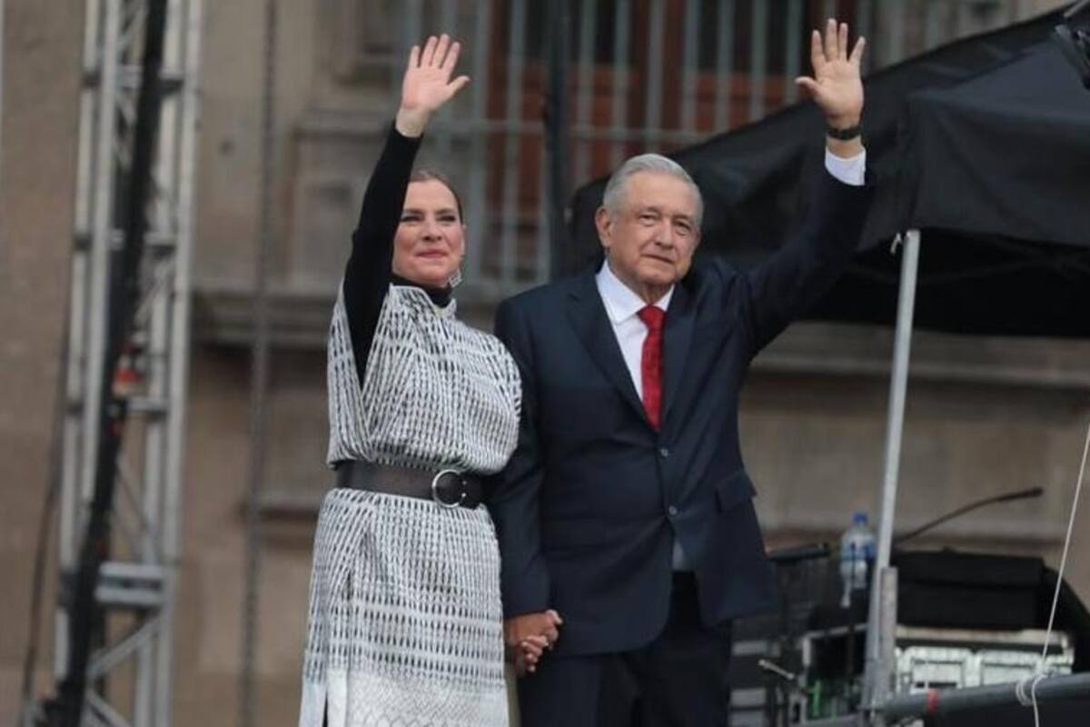 AMLO llama a revocación de mandato y muestra "músculo" en un Zócalo abarrotado