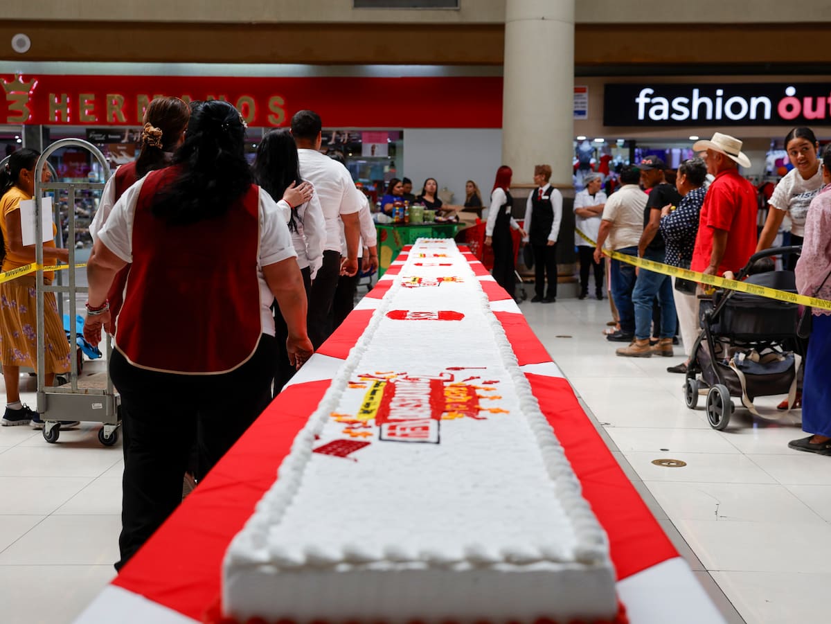 Casa Ley celebra 72 años con pastel de 16 metros en Mexicali l Foto: Juan J. Morales