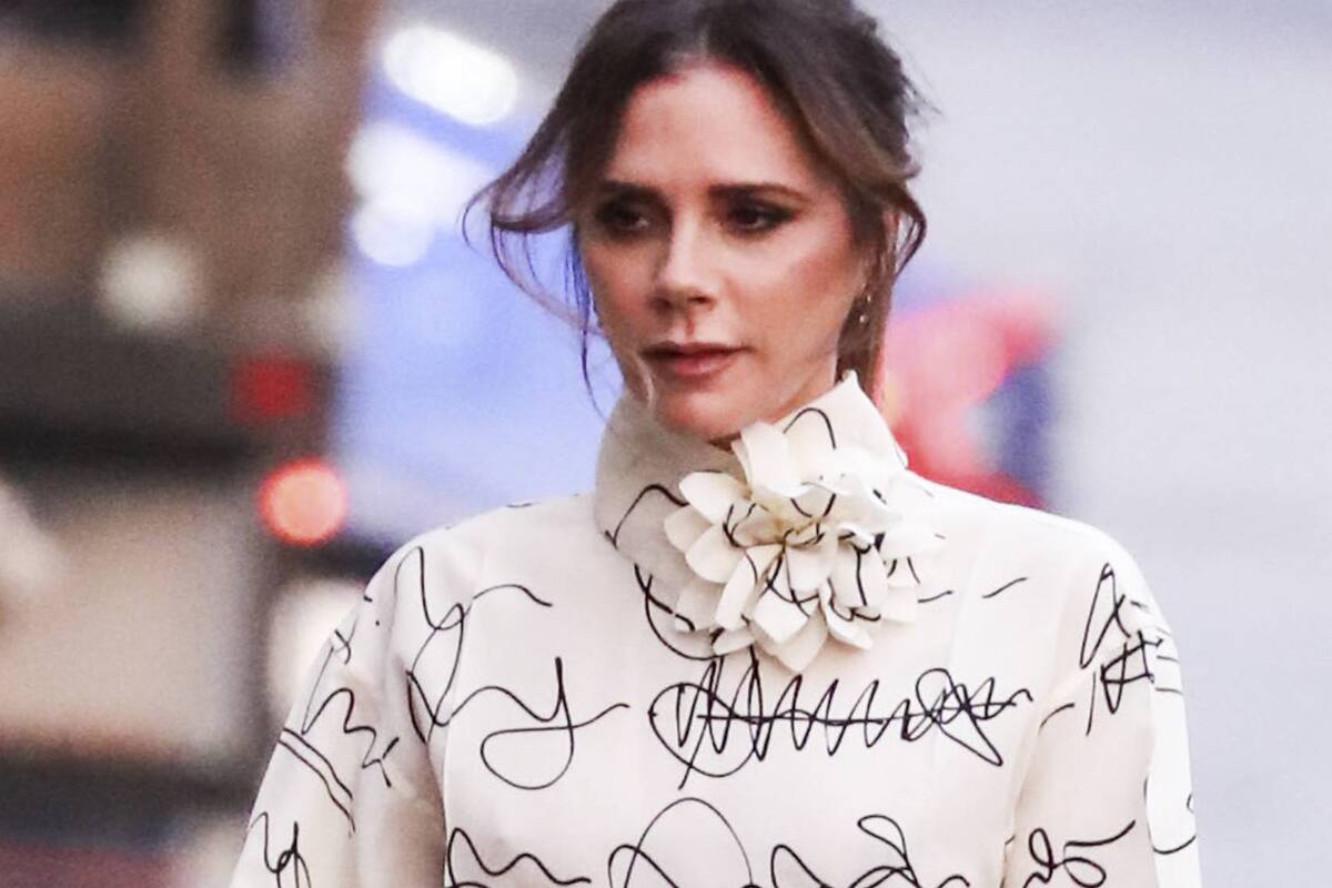 Victoria Beckham admite que usaba ropa ajustada por inseguridad