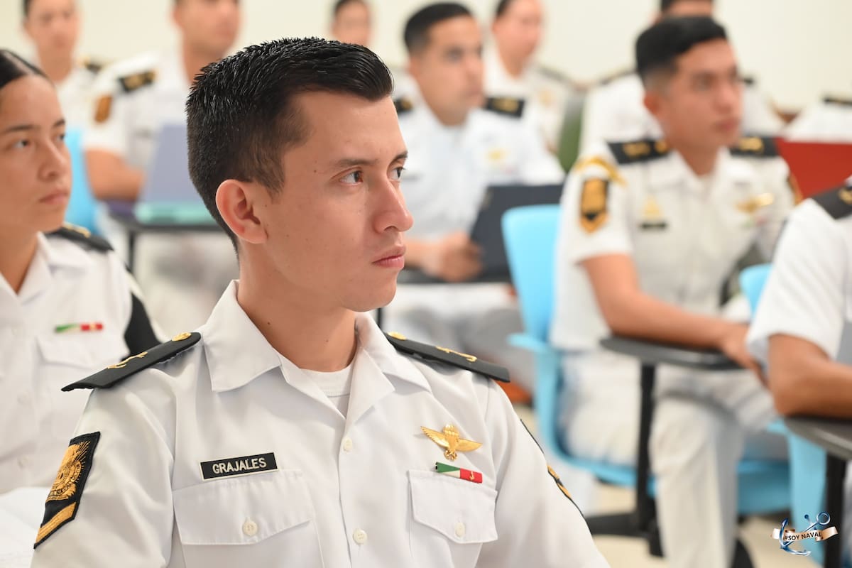 Robots de alta tecnología y realidad virtual entrenan al futuro personal médico y de enfermería de la Marina