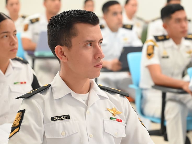 Robots de alta tecnología y realidad virtual entrenan al futuro personal médico y de enfermería de la Marina