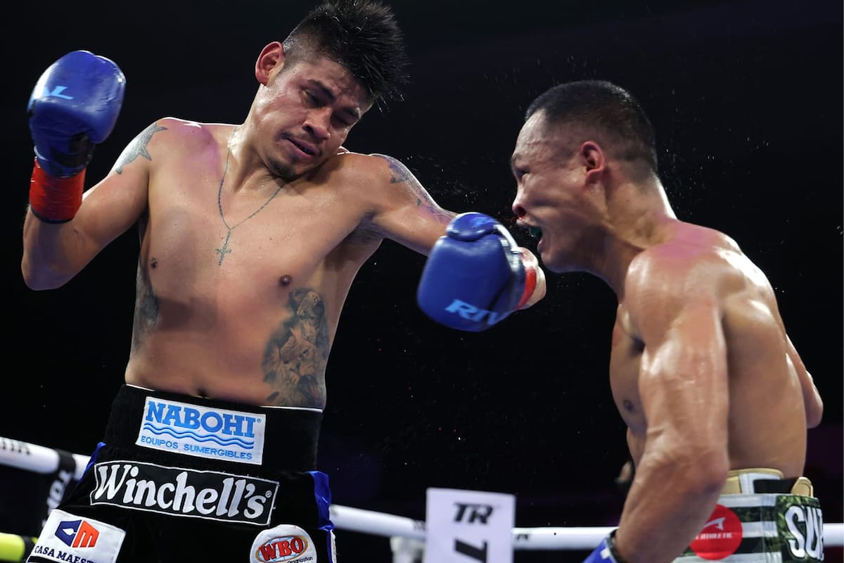 ¡Final sangriento e inesperado! Emanuel ‘Vaquero’ Navarrete retiene el título Superpluma ante el filipino Charly Suárez