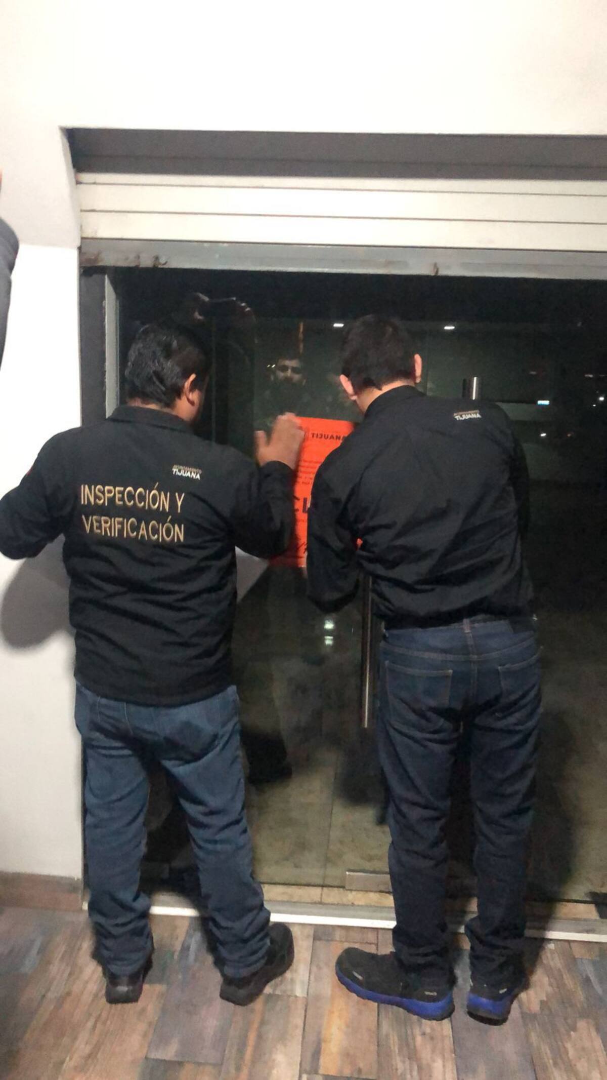 En el lugar se colocaron sellos de clausura.
