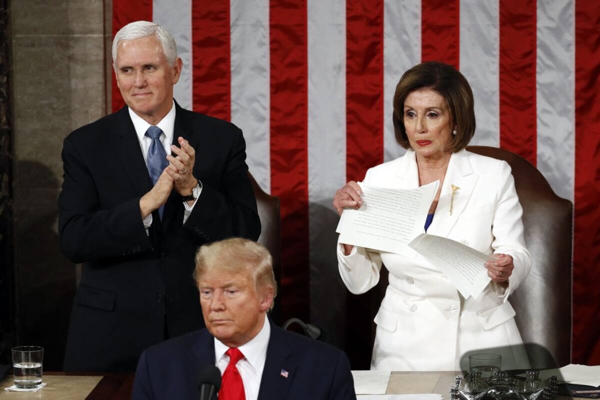 Pelosi rompe discurso de Trump ante el Congreso