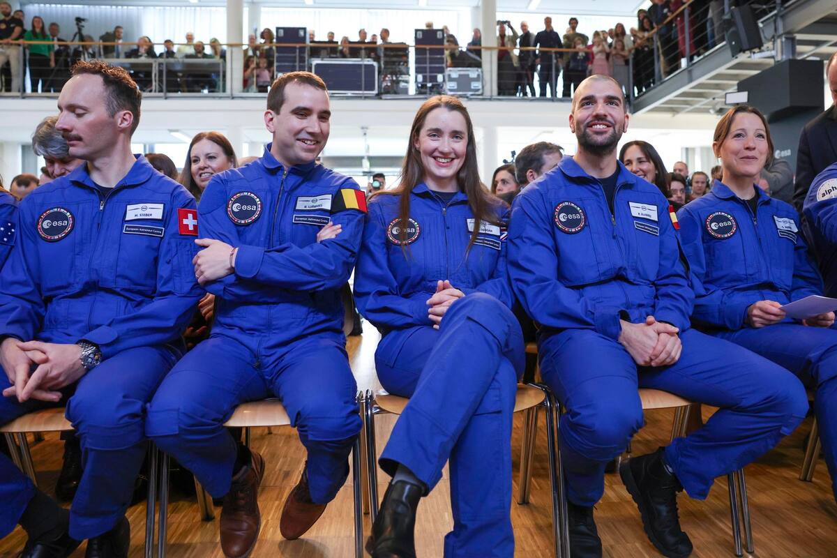 Se gradúan cinco astronautas en el Centro Europeo de la Agencia Espacial Europea
