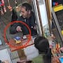 “Los querían asaltar y no les quedó de otra”: Sujetos arrojan sus pertenencias de valor y carteras dentro de un abarrote mientras eran perseguidos por dos motociclistas