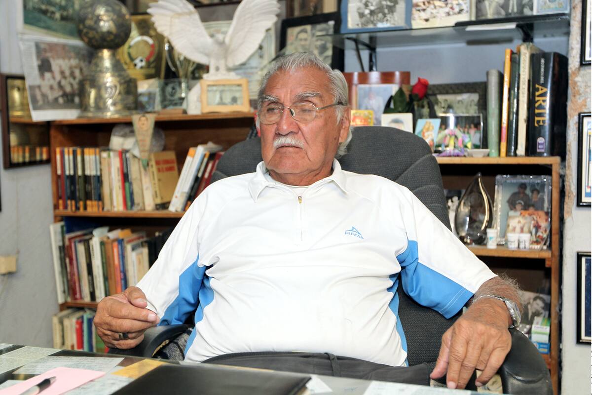 La ‘Tota’ Carbajal, histórico del balompié azteca, celebra hoy 91 años de vida