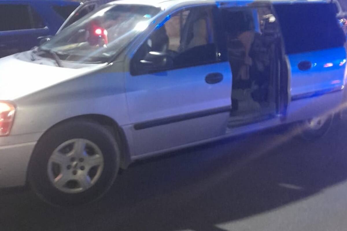 Dueño de auto “cacha” a ladrón; lo detienen tras persecución