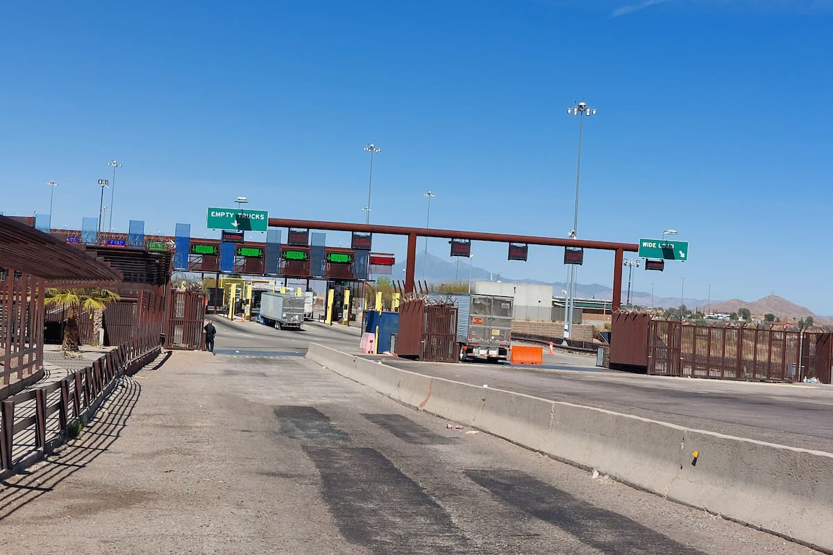 Disminuye cruce de tráileres de Nogales a EU