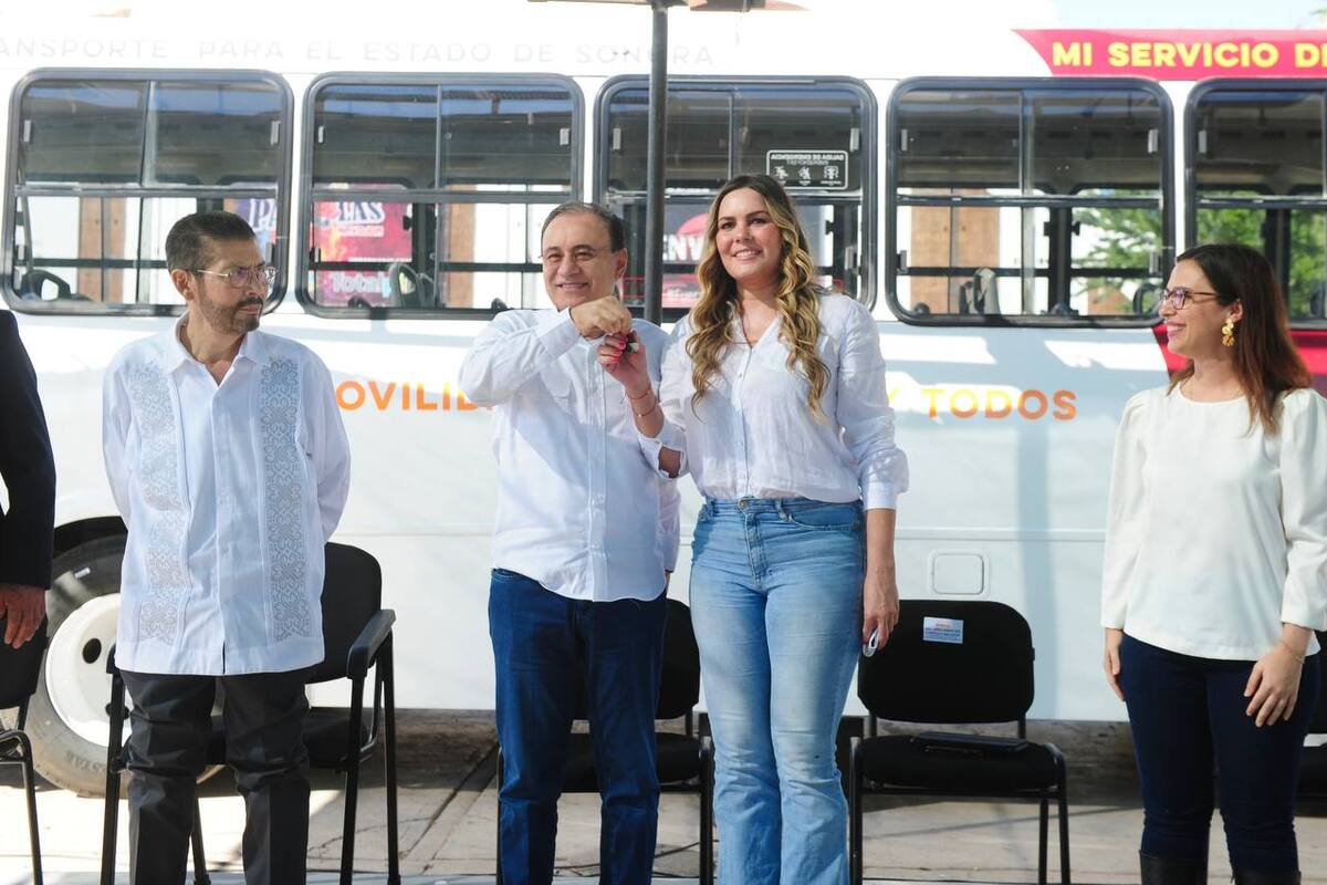 Entrega Alfonso Durazo camiones a Navojoa y Huatabampo