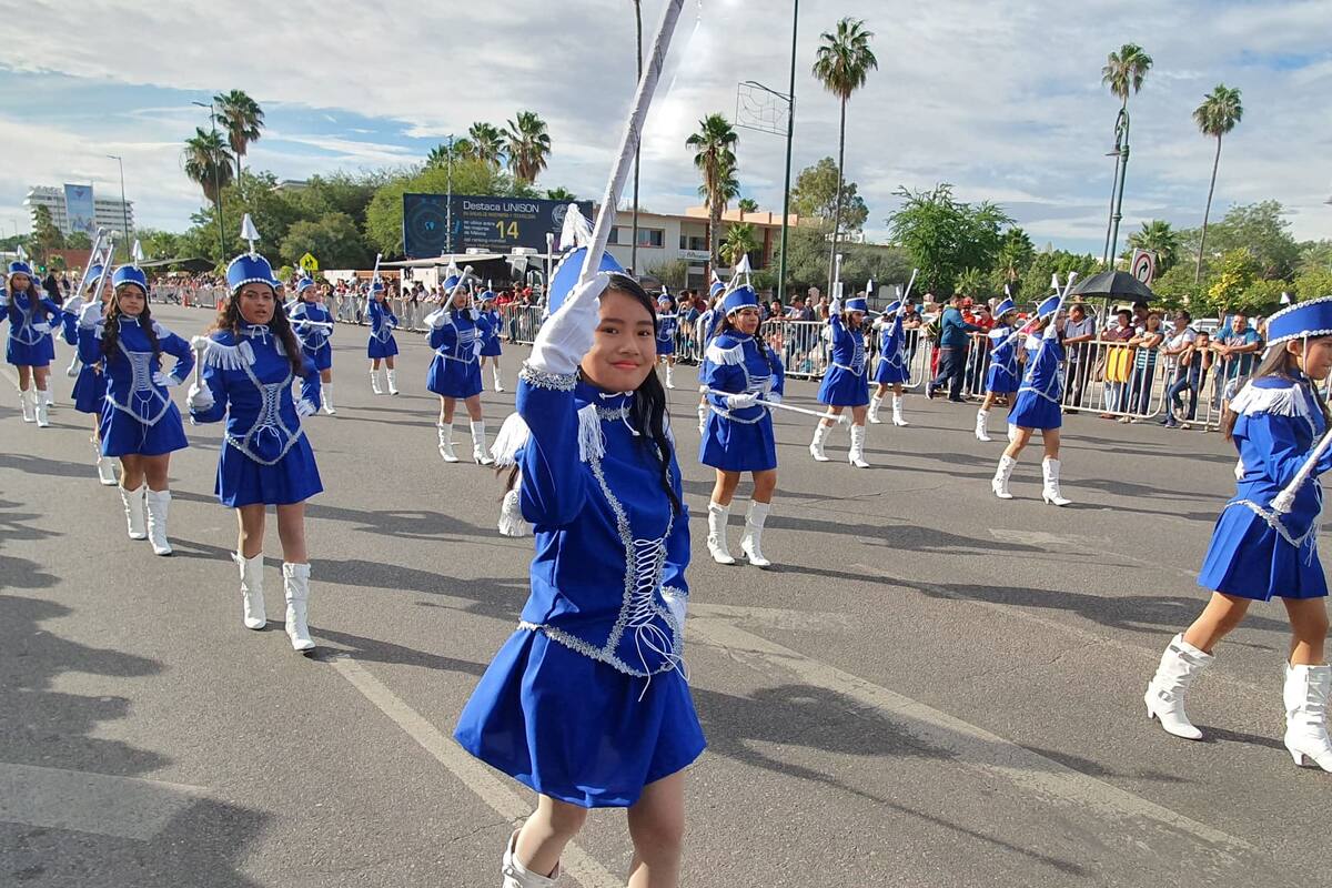 Desfile conmemorativo por aniversario de la Revolución Mexicana en Hermosillo