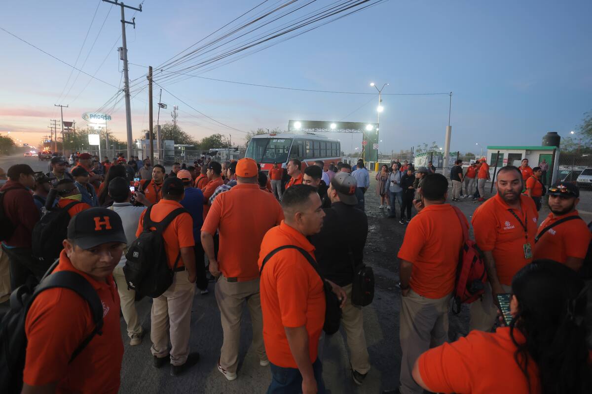 Los choferes bloquearon la salida de las unidades del Centro de Pernocta, ubicado por Lázaro Cárdenas, al Norte de la ciudad.