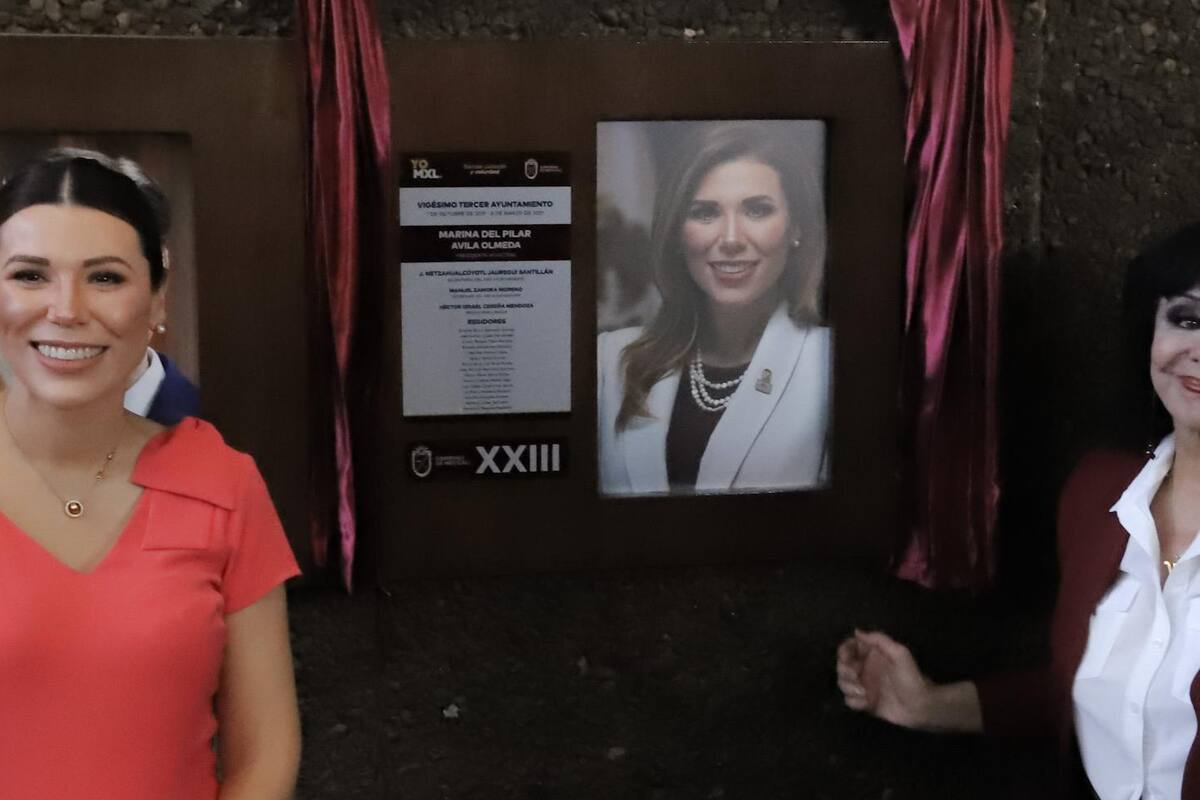 Develan foto del recuerdo de Marina en el Ayuntamiento de Mexicali