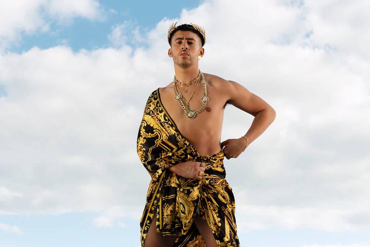 Como todo un "dios", Bad Bunny posa para Playboy