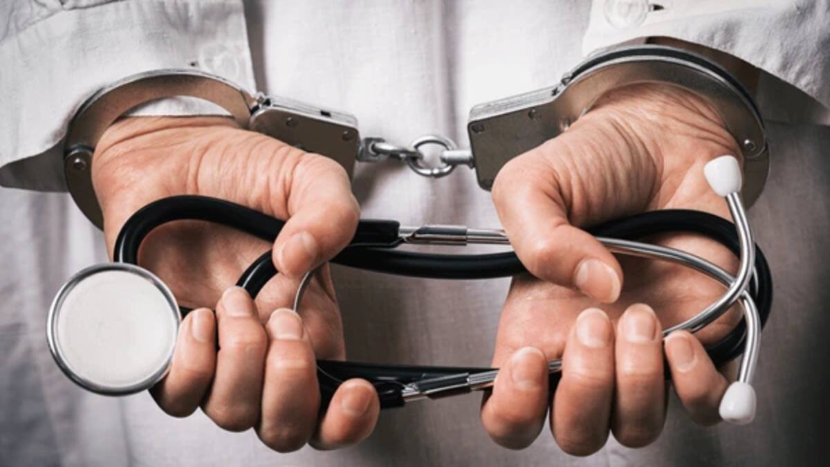 Fiscalía de Alemania acusa a pediatra de cometer 130 presuntos abusos sexuales contra menores durante más de una década