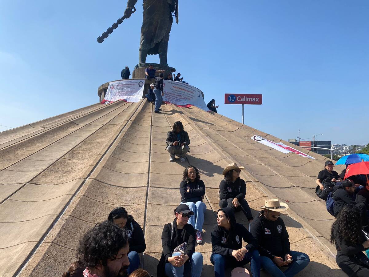 Los docentes se reunieron en la glorieta a Cuauhtémoc en Zona Río.