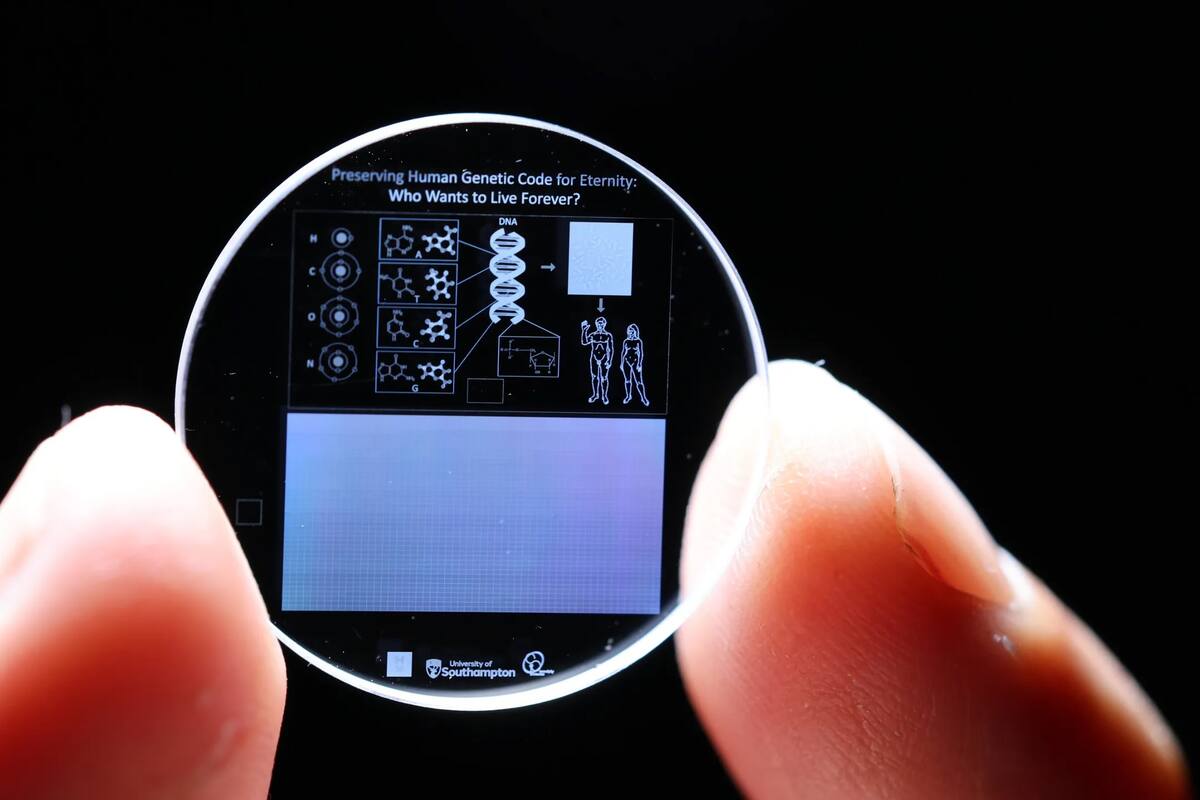 El increíble chip de memoria que podría preservar el ADN humano hasta el fin del universo