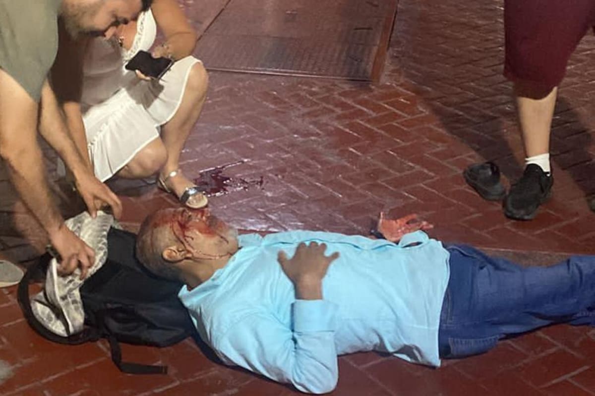 Persona en situación de calle golpea a turista en la calle Primera de Ensenada