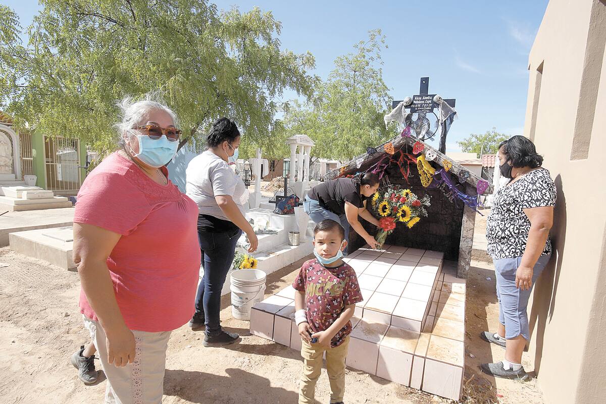 Celebran su vida y le adornan tumba