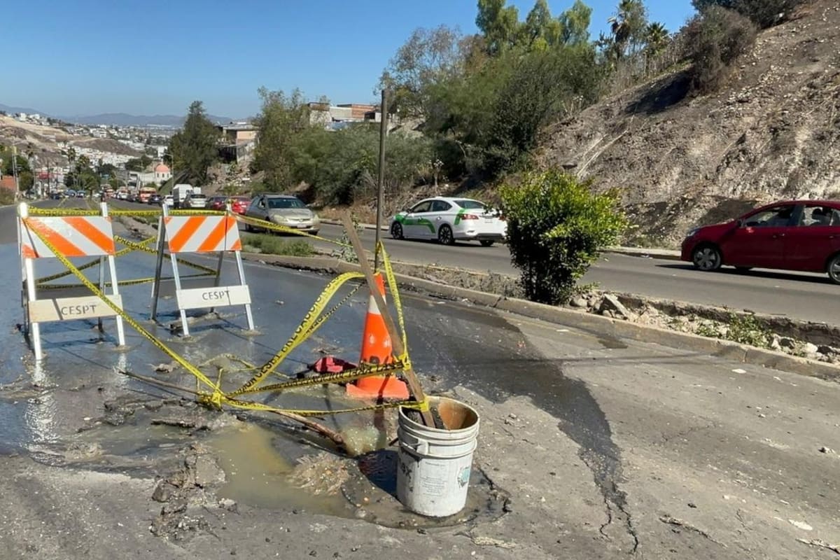 Vecinos de la calle Eridano exigen atención por derrame de aguas negras