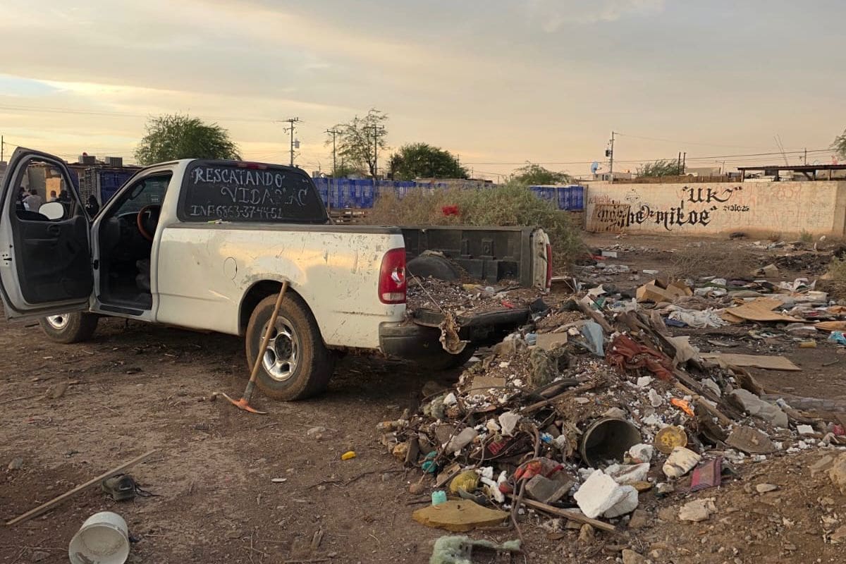 Sorprenden a seis tirando basura en terrenos baldíos y los detienen