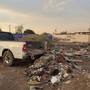 Sorprenden a seis tirando basura en terrenos baldíos y los detienen