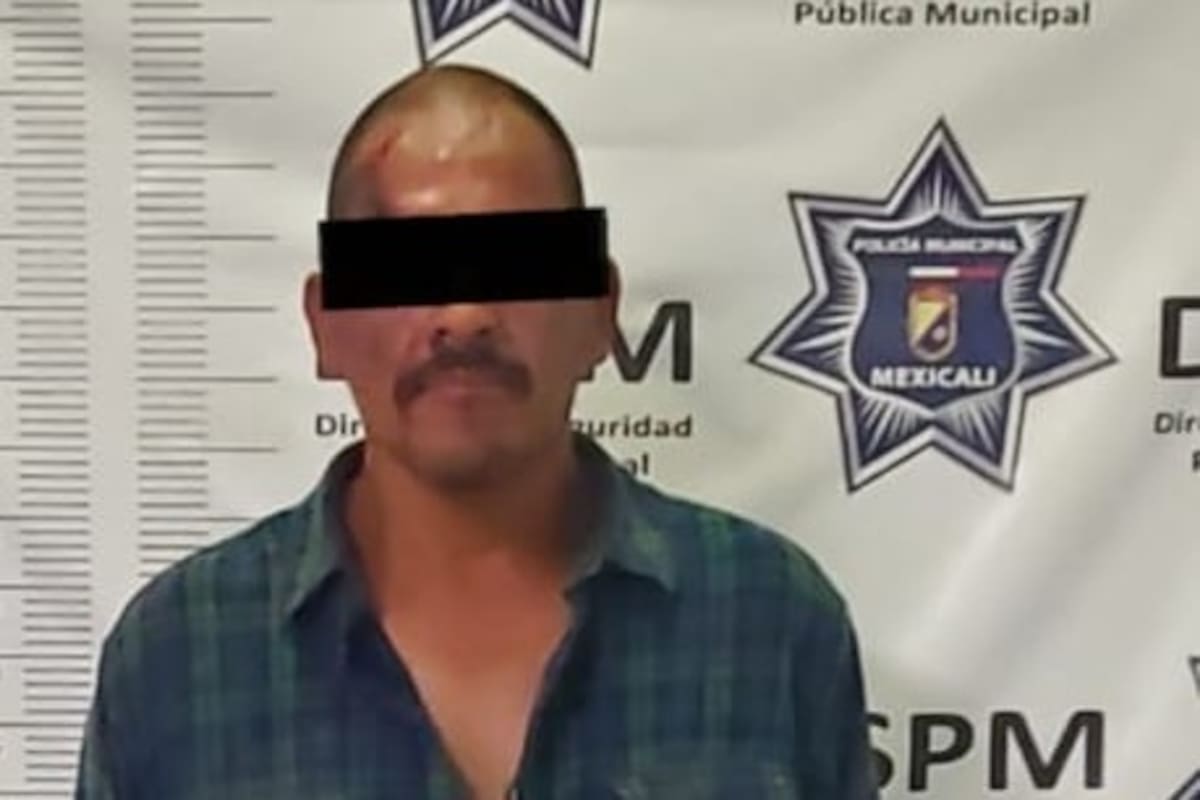 Hombre en estado de ebriedad muerde a policía durante su detención