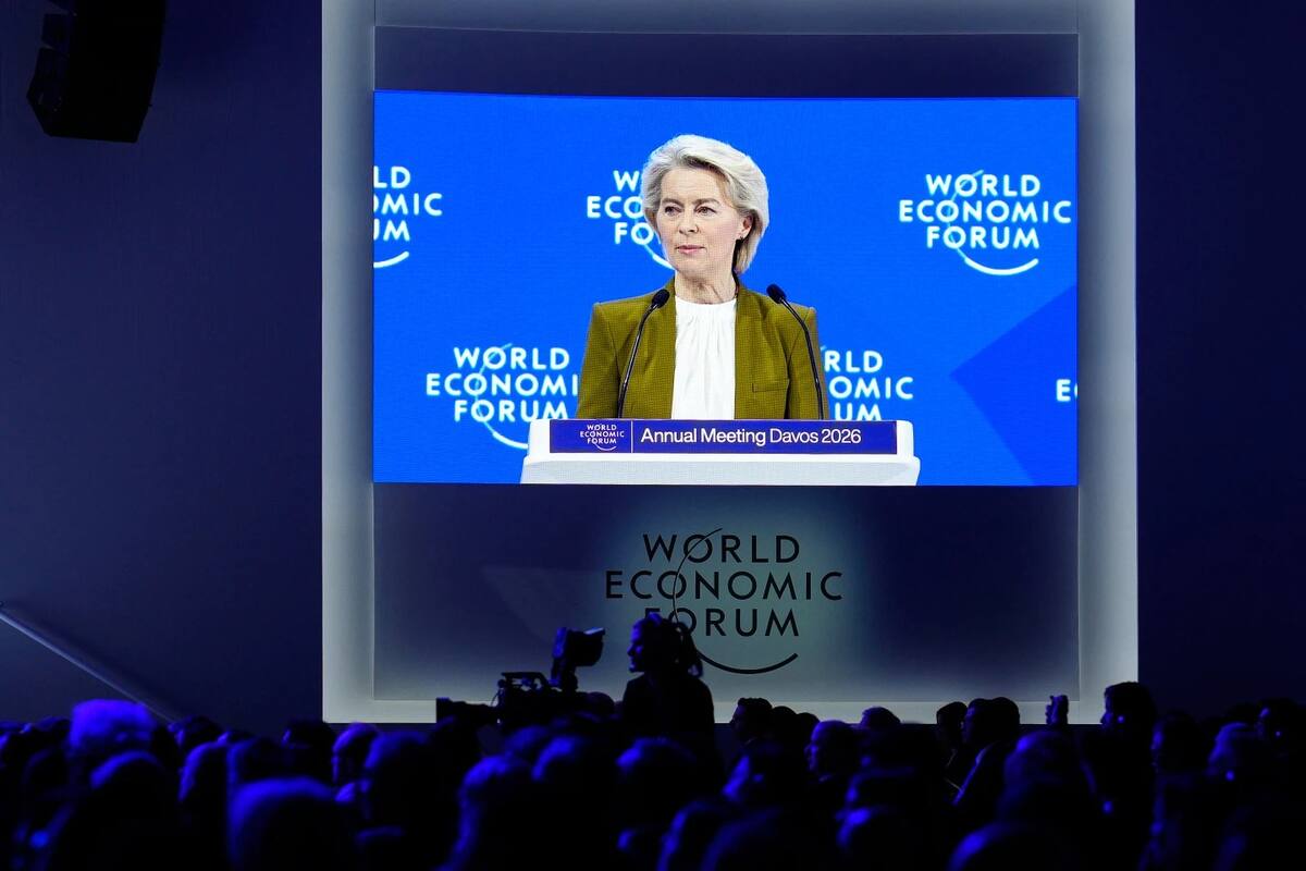 La presidenta de la Comisión Europea, Ursula von der Leyen, habla durante la Reunión Anual del Foro Económico Mundial en Davos, Suiza, el martes 20 de enero de 2026. | Crédito: AP/Markus Schreiber