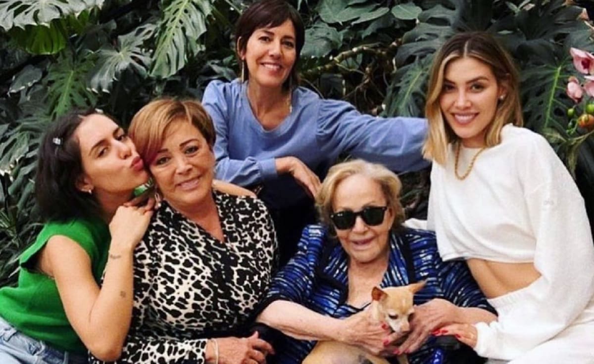 Salas se mostró emocionada al hablar sobre el matriarcado que encabeza junto a sus hijas.