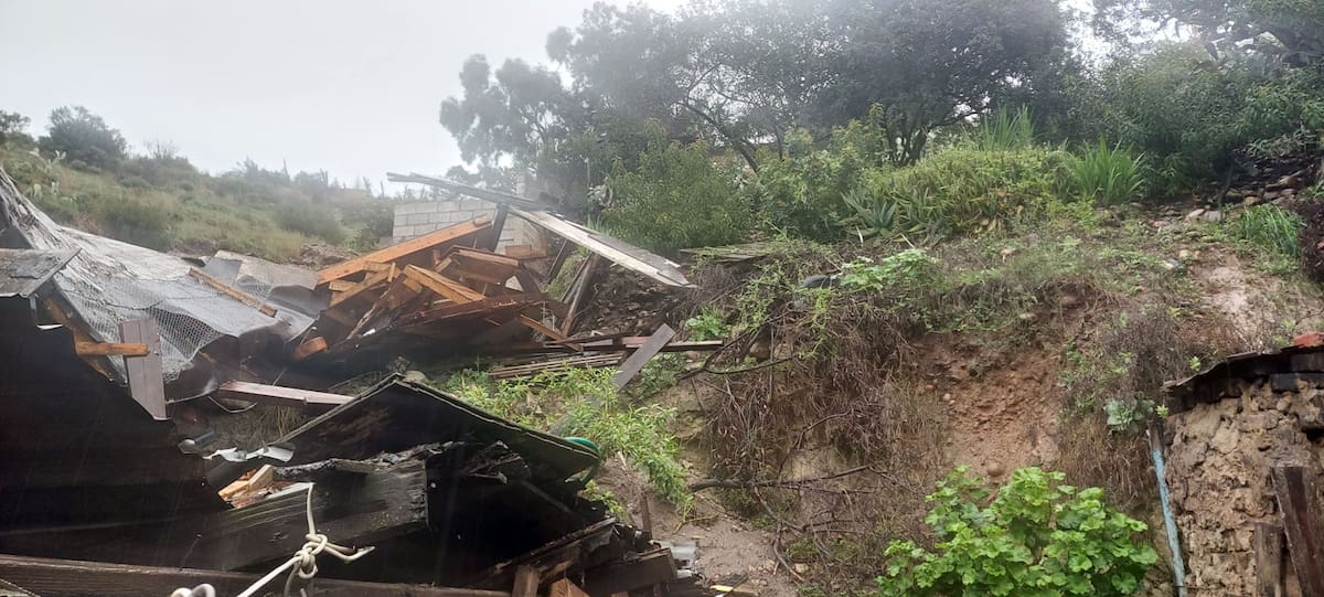 Tres personas, entre ellos un adulto mayor, tuvieron que desalojar los domicilios.