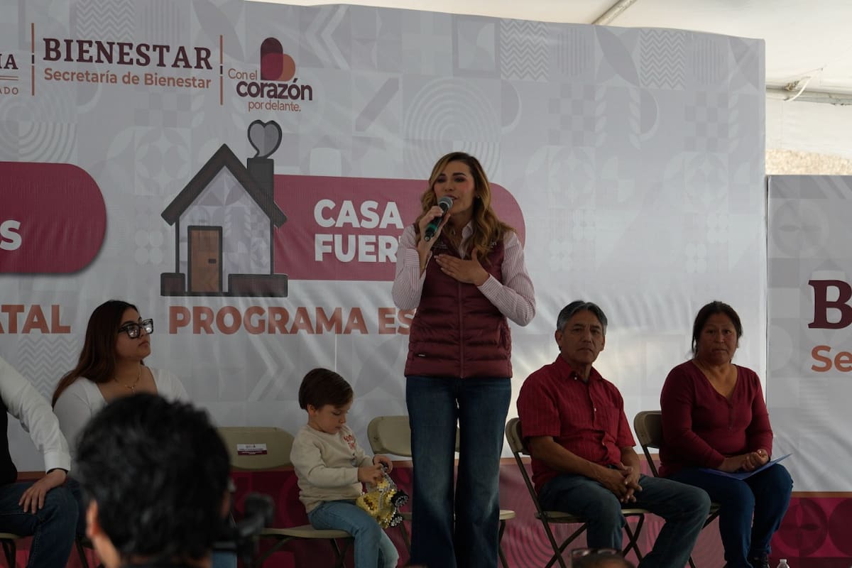 Entrega de apoyos de programas estatales para vivienda y pequeños negocios