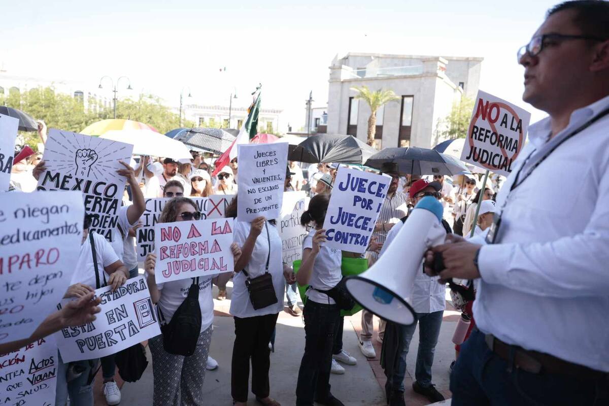 Trabajadores del Poder Judicial exigen diálogo sobre la Reforma Judicial en manifestación frente a Palacio de Gobierno
