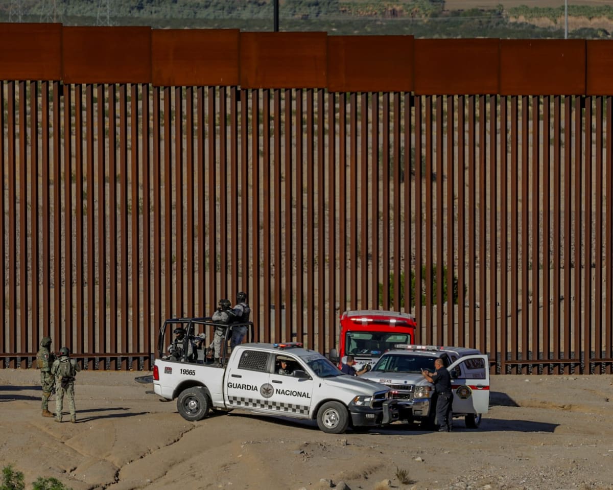Un migrante de origen rumano sufrió diversas lesiones al caer del cerco fronterizo mientras intentaba cruzar a Estados Unidos l Foto: Javier Gallegos