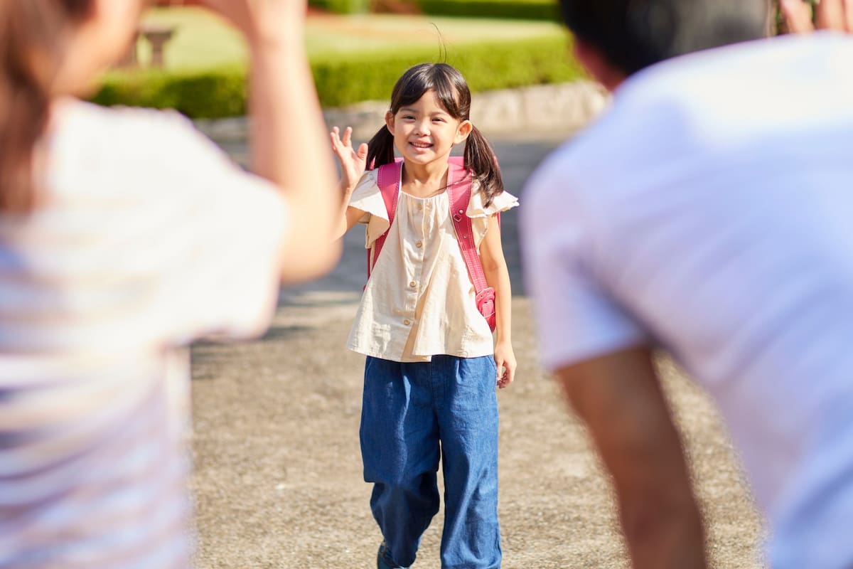 Estas son las seis señales de que un niño crece en un hogar emocionalmente saludable, según expertos