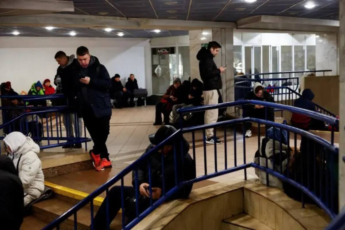 Los habitantes de Kyiv (Ucrania) buscan refugio en las estaciones del metro. | Crédito: REUTERS
