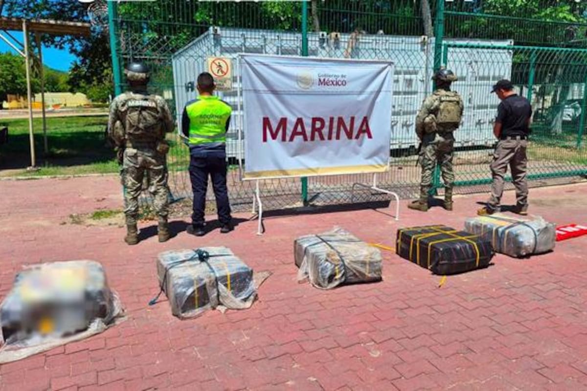 Marina asegura 270 kilos de cocaína en Manzanillo tras hallar 268 paquetes dentro de un contenedor durante la descarga de un buque; dos hombres en condición migratoria irregular fueron detenidos