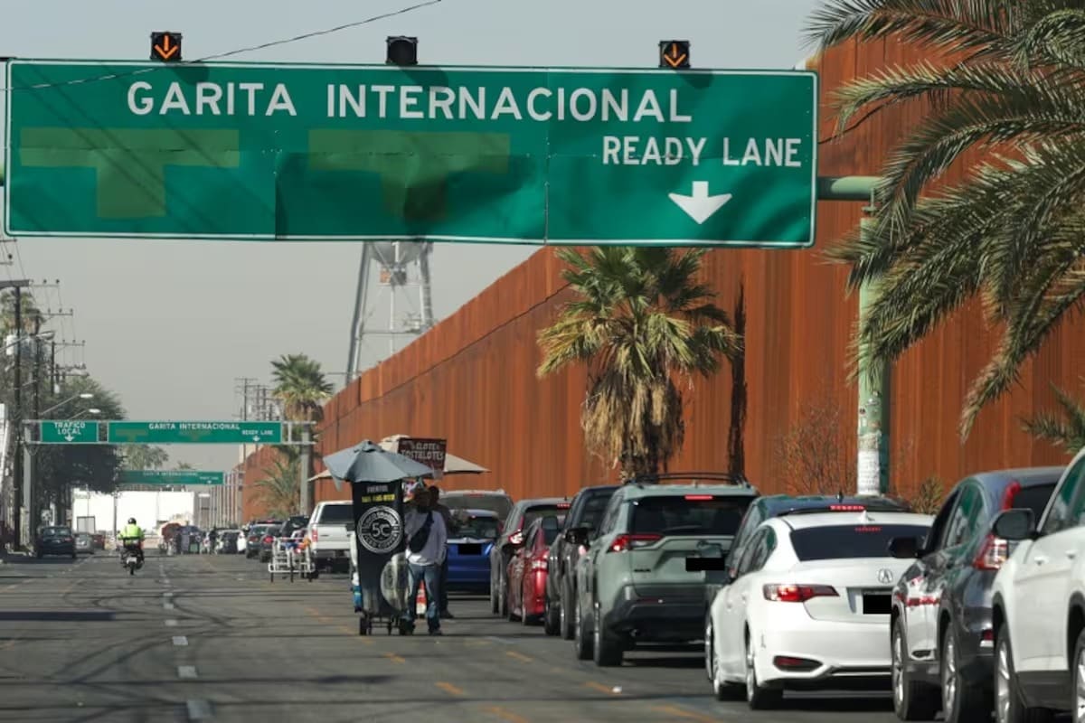 Filas de más de una hora en garitas de Mexicali