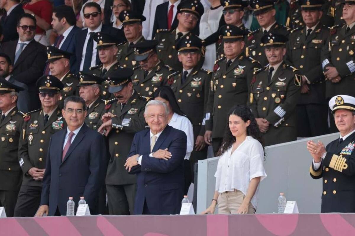AMLO encabeza desfile del 5 de mayo por el aniversario de la Batalla de Puebla