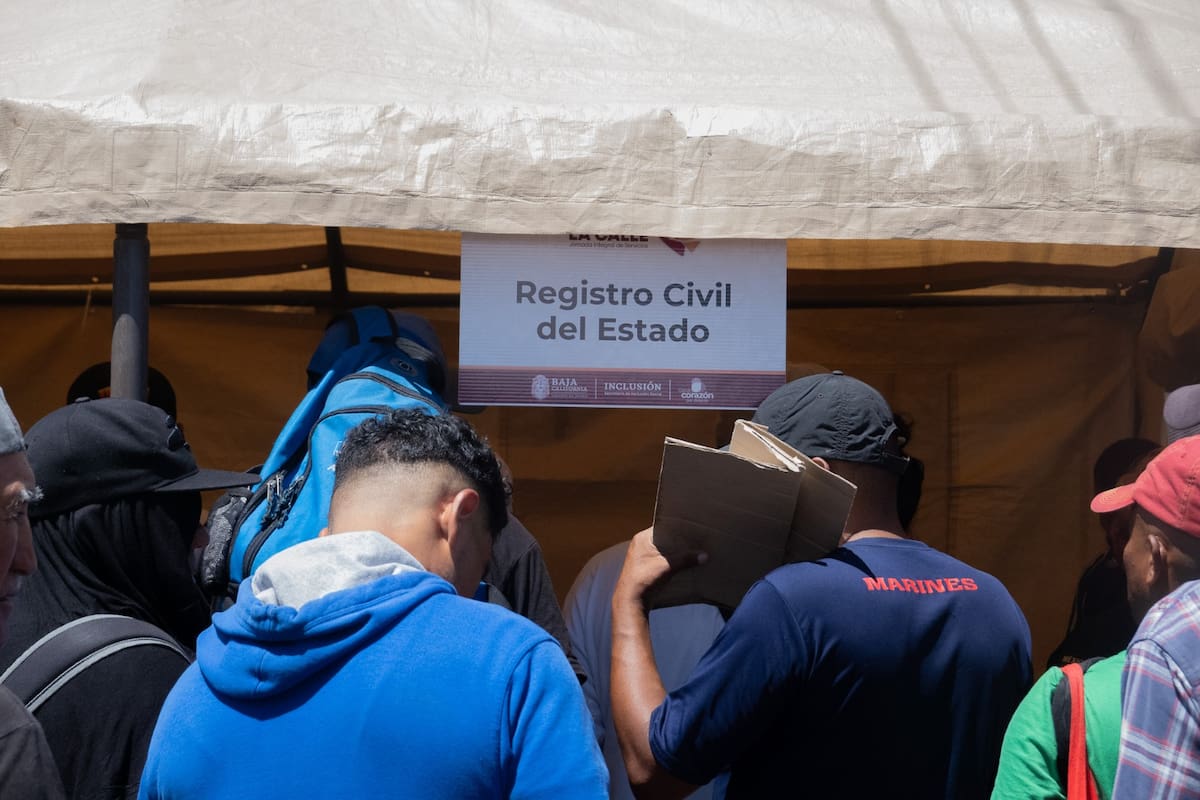 Buscan recuperar la confianza de personas en situación de calle con jornada de servicios en Tijuana