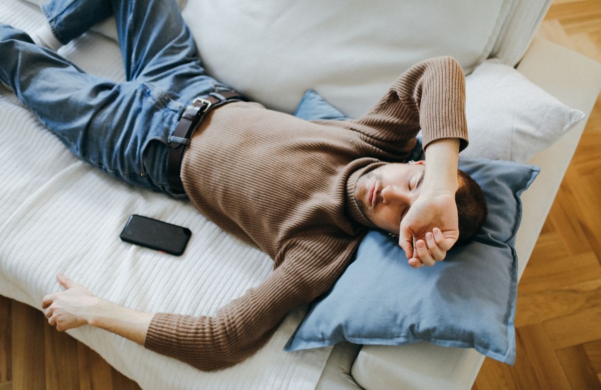 Dormir un poco más, moverse unos minutos y comer mejor: los pequeños cambios que pueden reducir el riesgo de infarto | Foto: Especial (canva)