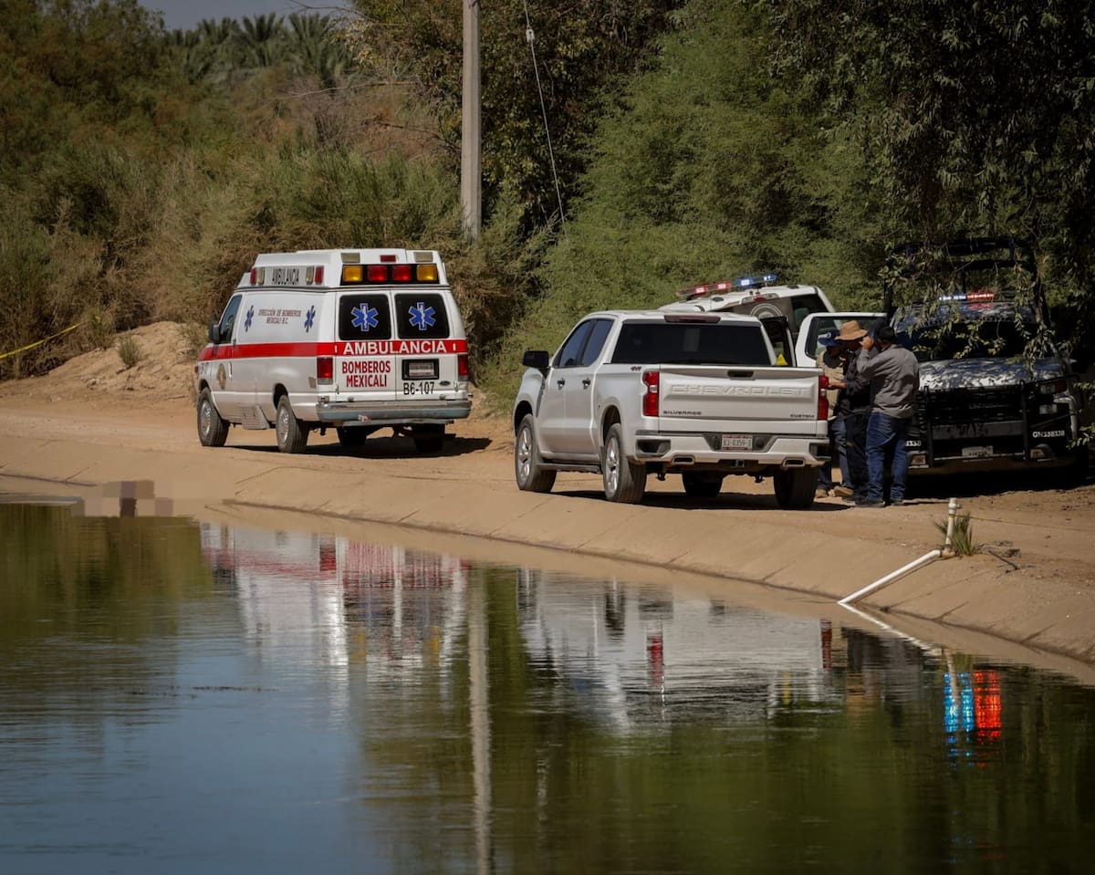 Elementos de emergencia localizaron sin vida a un hombre que había ingresado a nadar con amigos en un canal de la zona del fraccionamiento Los Manantiales, al oriente de Mexicali.
Foto: Javier Gallegos
