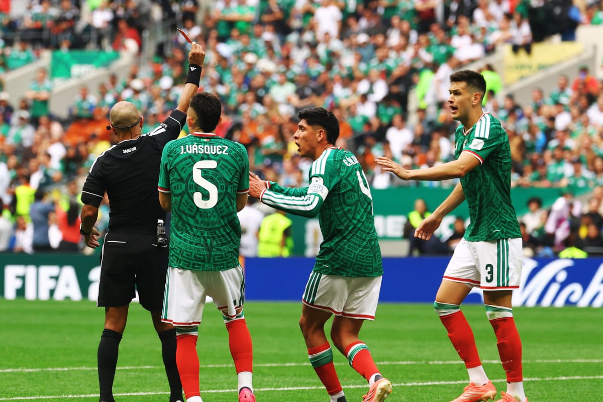 ¿Cuántos jugadores mexicanos han expulsado en Copas del Mundo?