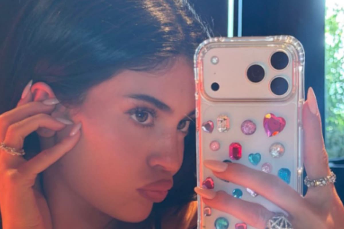 Bedazzling: cómo llevar la tendencia Y2K este verano 2026 que empezó a impulsar Kylie Jenner y ahora otras celebridades