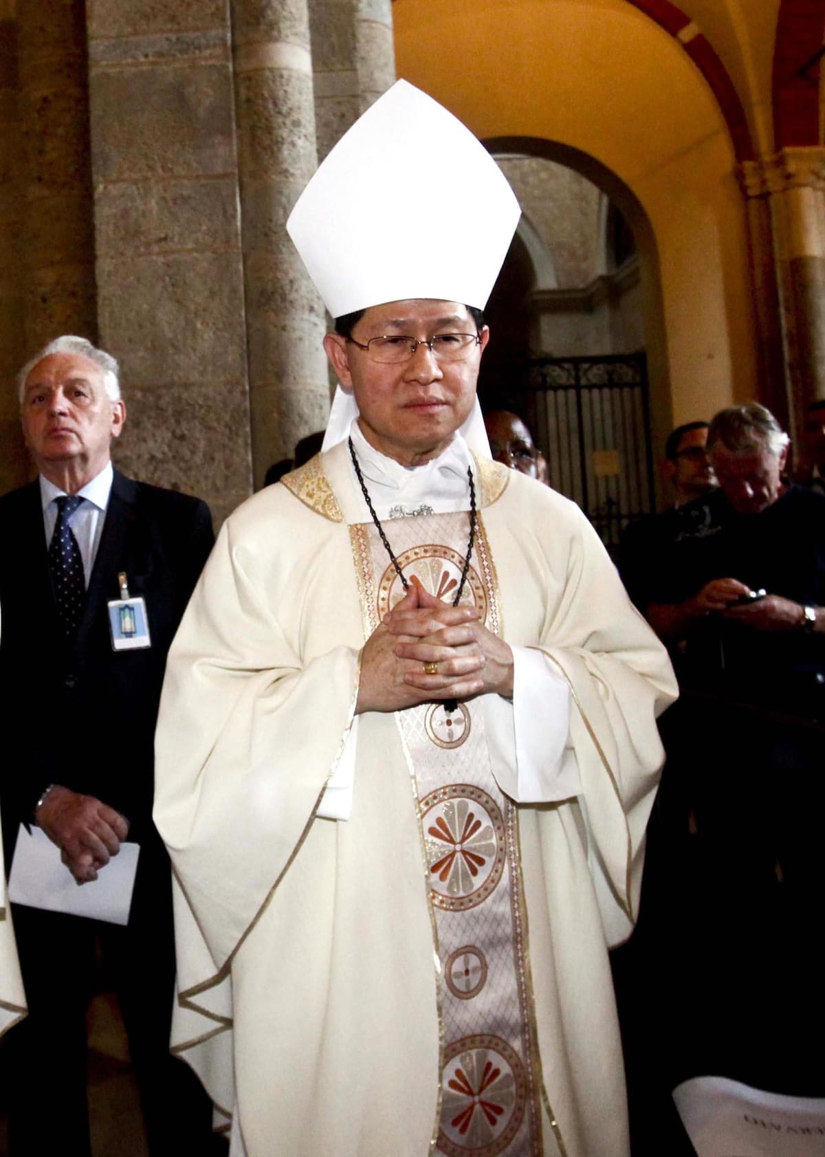 MILAN (Italy), 22/04/2025.- Luis Antonio Tagle at a Holy Mass in the church of Sant'Ambrogio celebrated as part of the Caritas Day for Expo 2015 in Milan, Italy, 18 May 2015 (issued 22 April 2025). The names of potential pope successors (papabili) that have been circulating are: the Cardinal Secretary of State of Vatican City Pietro Parolin, the Archbishop of Bologna Matteo M. Zuppi, the Patriarch of Jerusalem Pierbattista Pizzaballa, Hungarian cardinal Peter Erdo, French prelate Jean-Marc Aveline, Dutch prelate Willem J. Eijk, Filipino prelate Luis Tagle, Congolese prelate Fridolin Ambongo Besungu, and the Brazilian archibishop Leonardo Ulrich Steiner. (Papa, Cardenal, Italia, Jerusalén) EFE/EPA/MOURAD BALTI