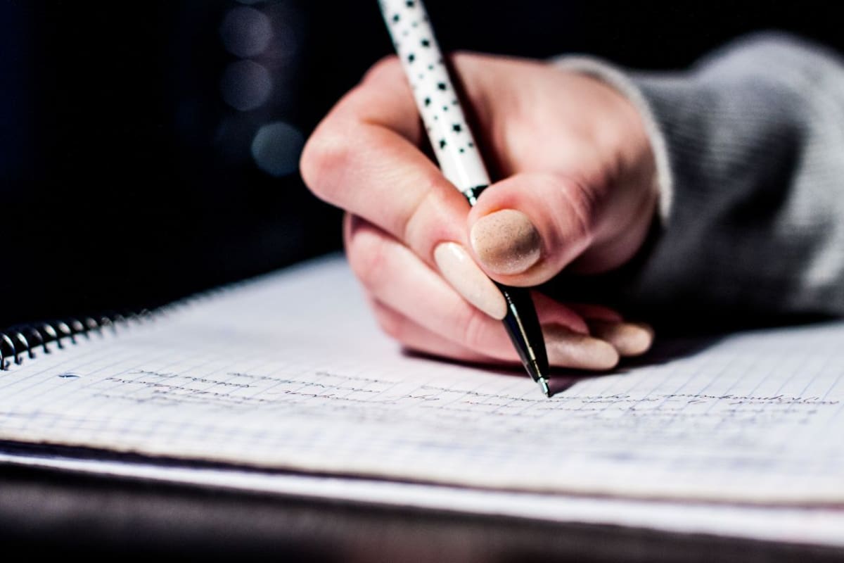 Antes de tirar una pluma sin tinta, conoce el truco que permite convertirla en objetos útiles para organizar tu hogar, ahorrar dinero y reducir residuos
