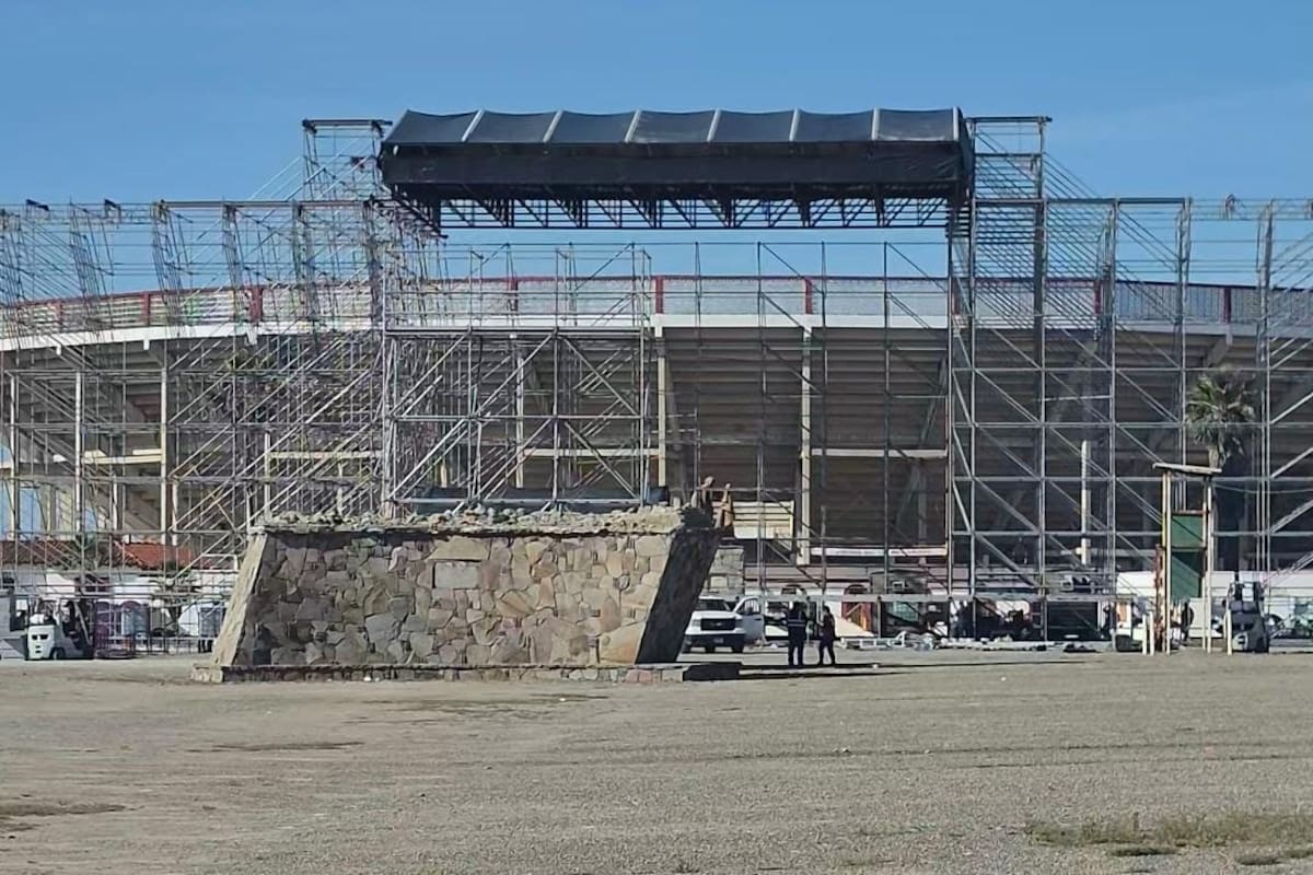 Preparan escenario para concierto gratuito de Carín León en Playas de Tijuana