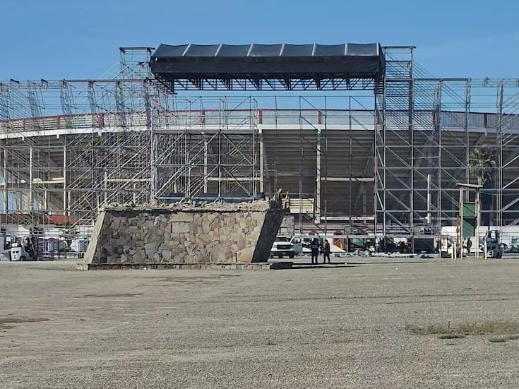 Preparan escenario para concierto gratuito de Carín León en Playas de Tijuana