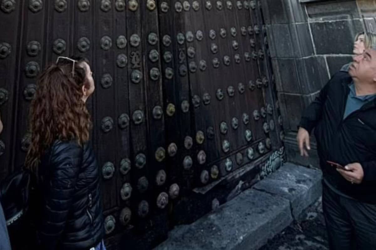 Provocan incendio en Catedral de Puebla que dejó daños materiales y podría haber ocasionado impactos en el patrimonio histórico