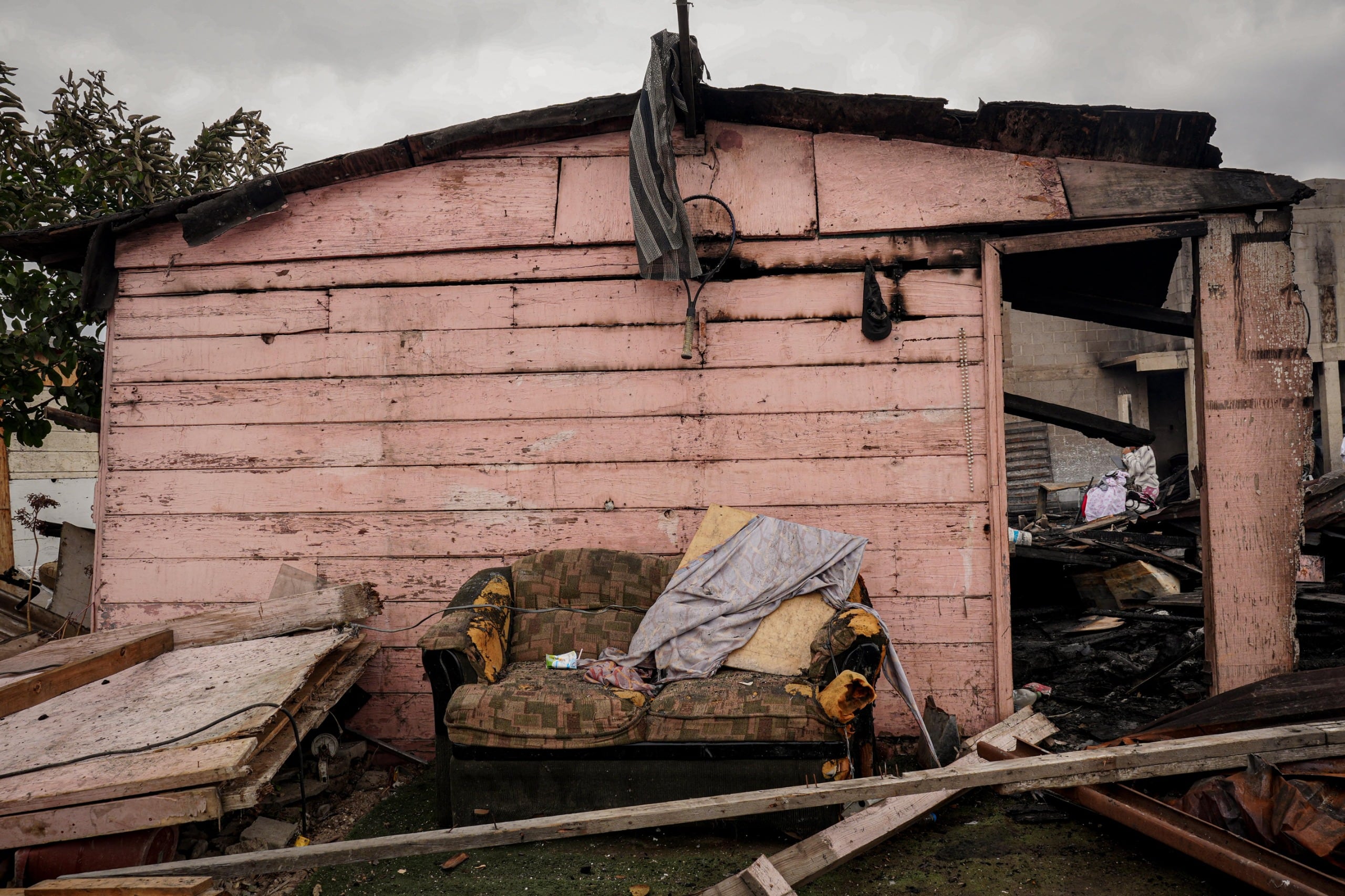 Lourdes Velázquez indicó que las víctimas siguen necesitando alimento, ropa y espacios temporales para dormir. Foto: Leonardo González