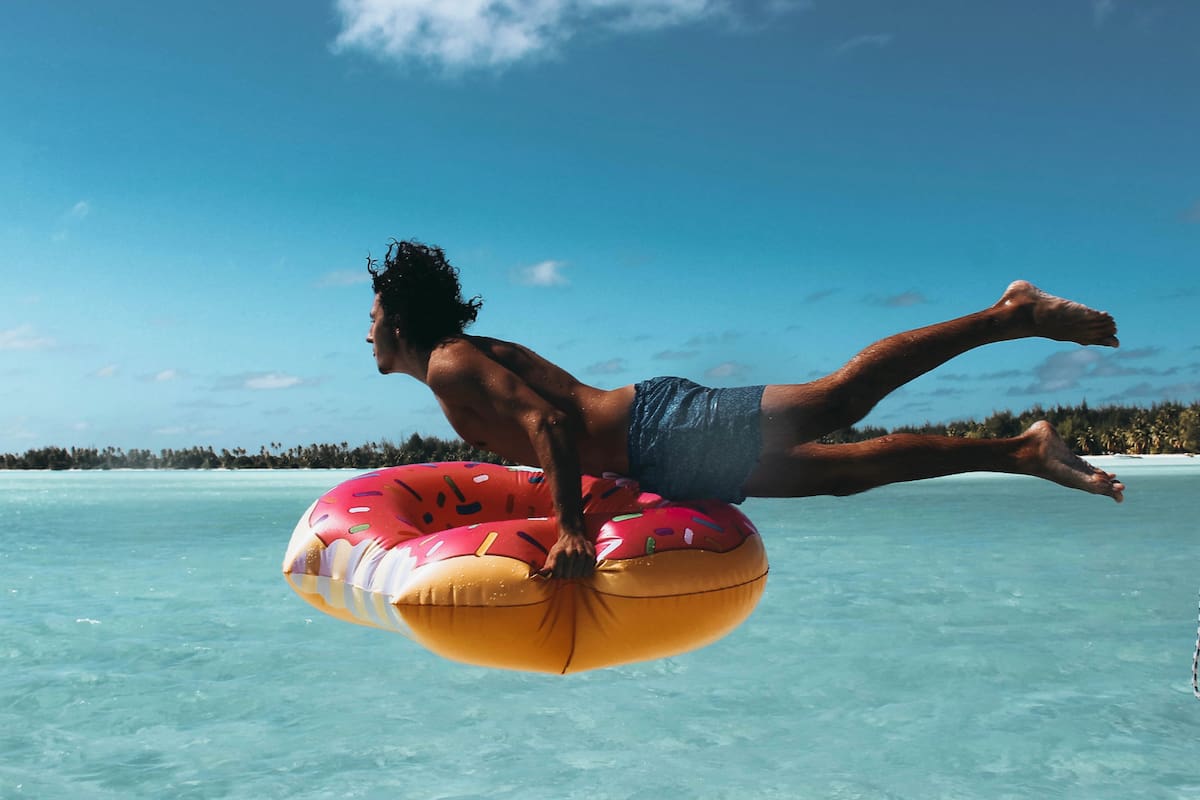 Por qué no es saludable pasar todo el día en la cama, incluso durante las vacaciones, según expertos